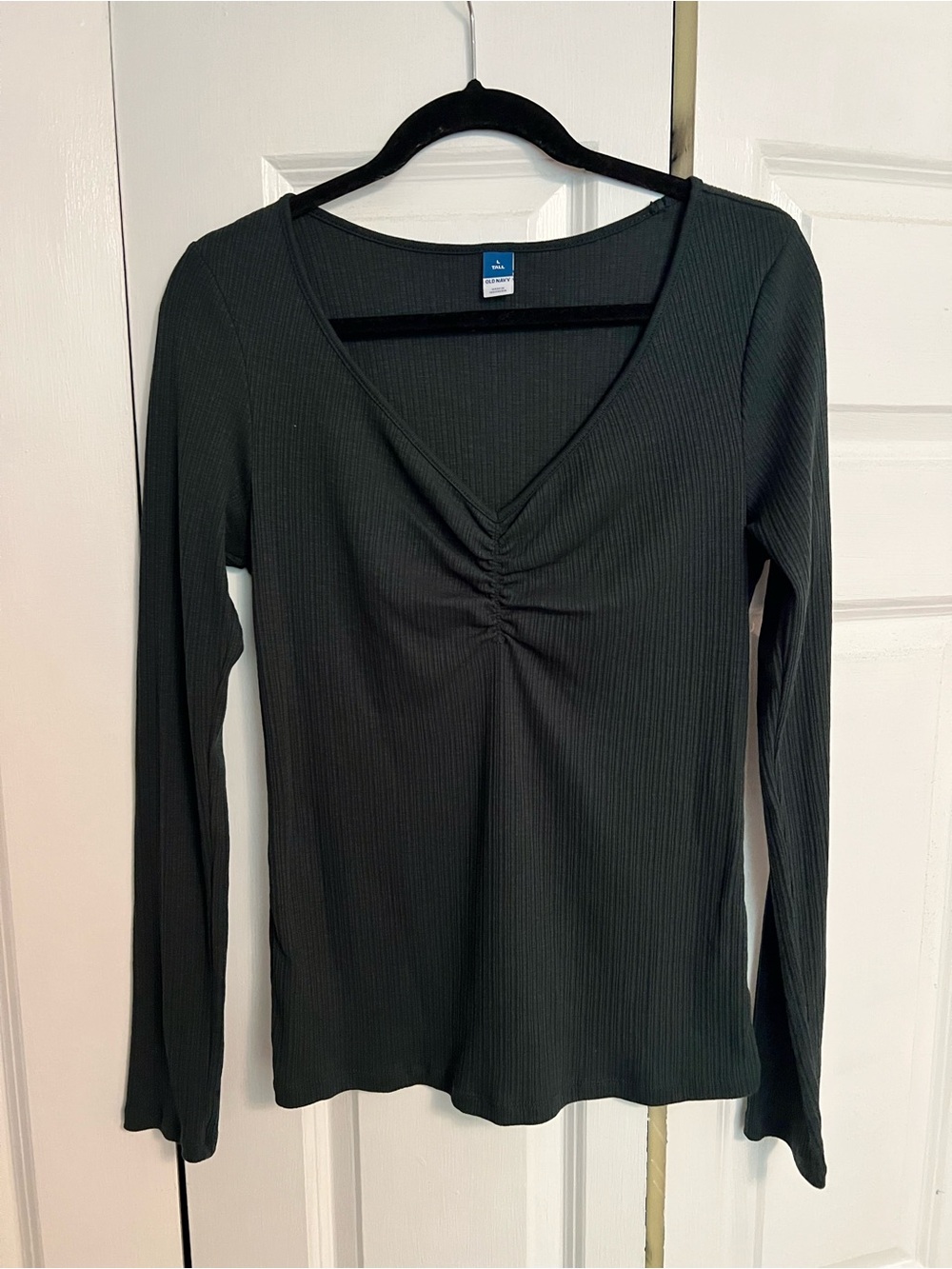 Old Navy Ribbed Long Sleeve V-Neck Top - Black
